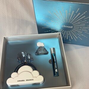 Ariana Grande Cloud Perfume Gift Set - Blue and White